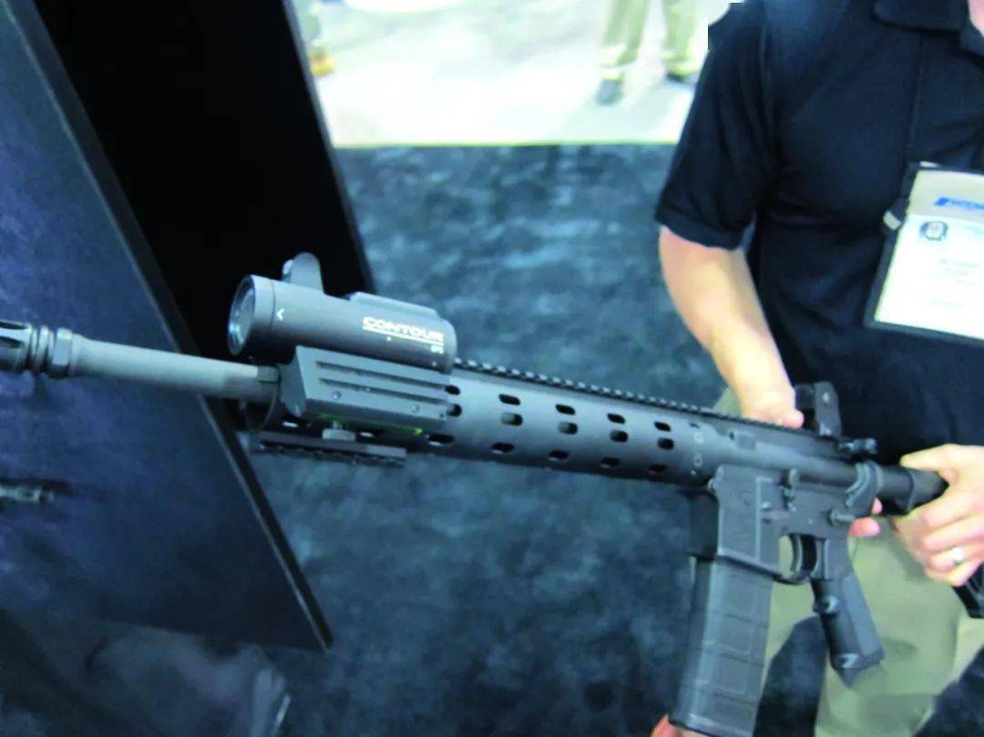 都是m4,特警型和巡警型有何异同?丹尼尔防御公司的两款m4系警用卡宾枪