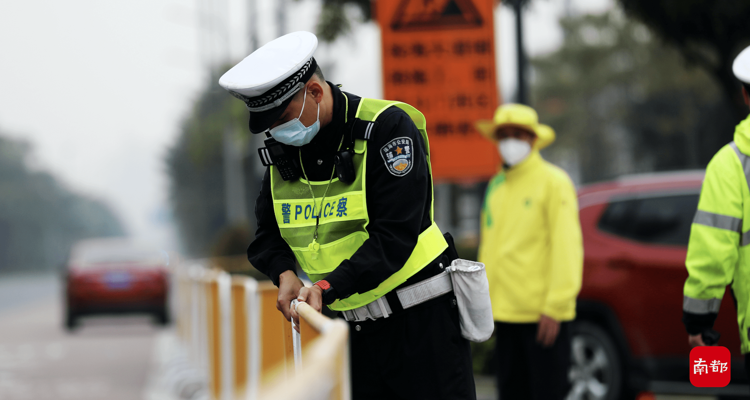 抗疫人物录:珠海交警与病毒"赛跑",24小时完成管控部署_南湾_林伦