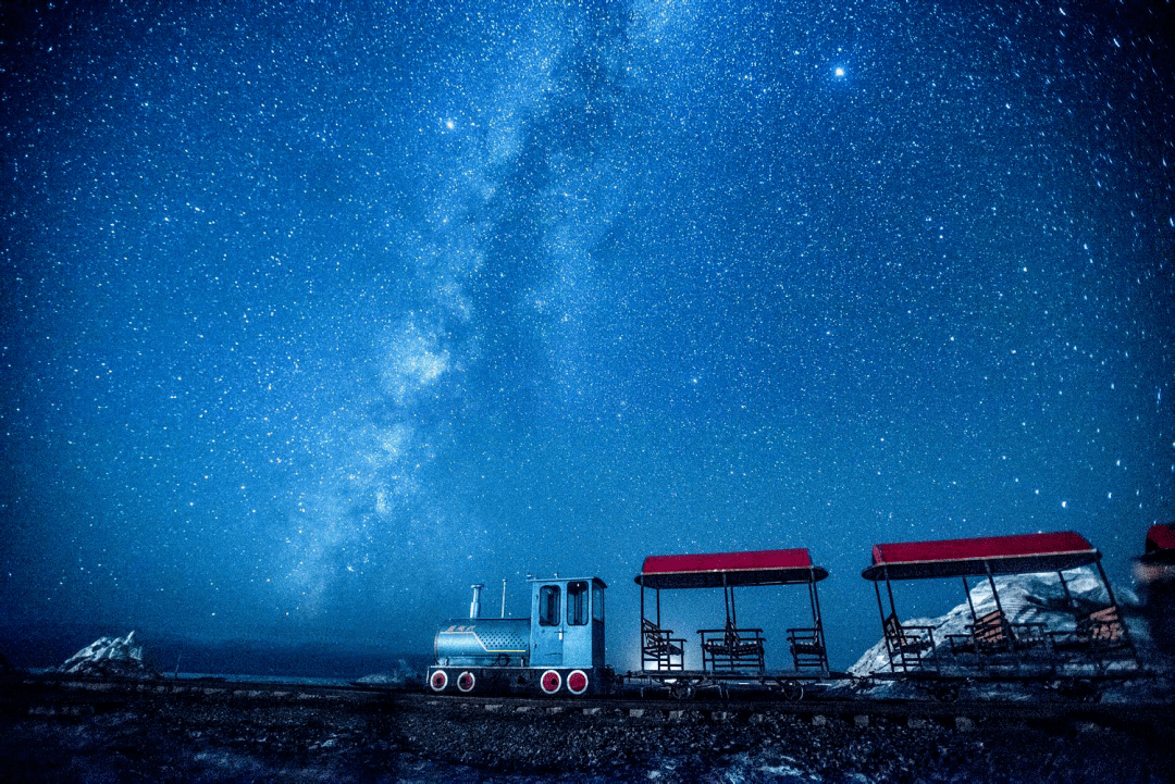文旅动态海西州茶卡盐湖入选2021年度中国最美星空目的地案例