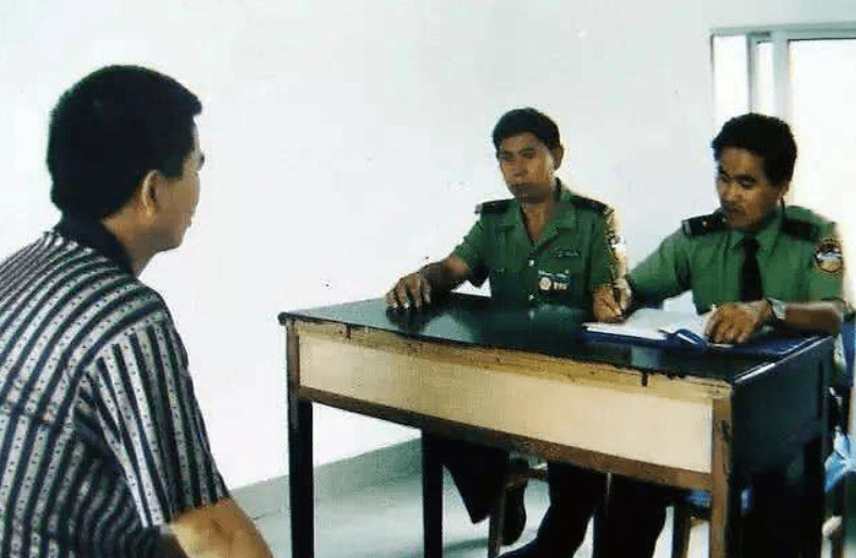 翁泗亮的母亲一直以神婆自居,她坚信在上苍的保佑下,自己的儿子不会