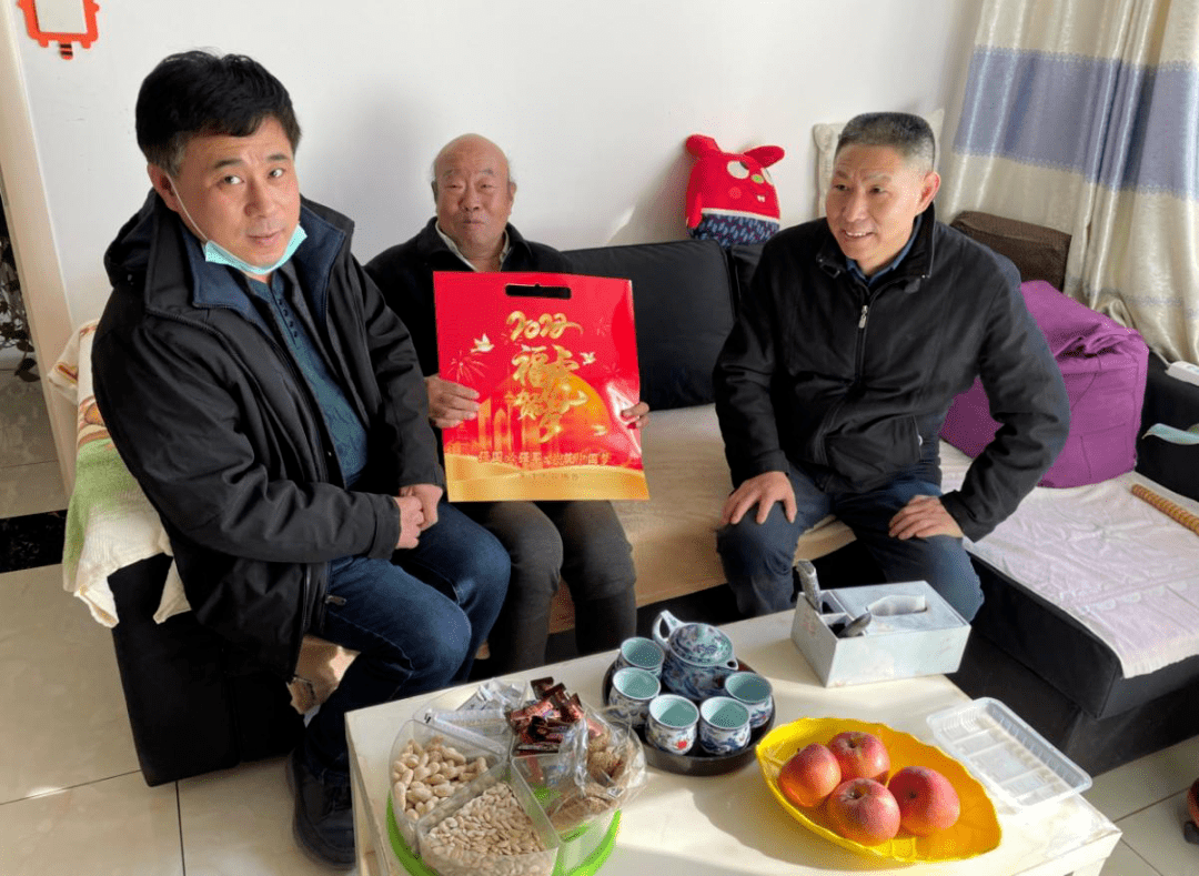 率街退役军人服务站走访慰问新河辖区病故军人遗属,家庭困难退役军人