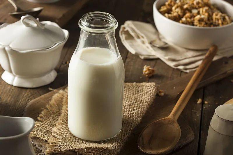 食物|豆浆和牛奶，到底哪个更有营养？该如何选择？看完就不纠结了