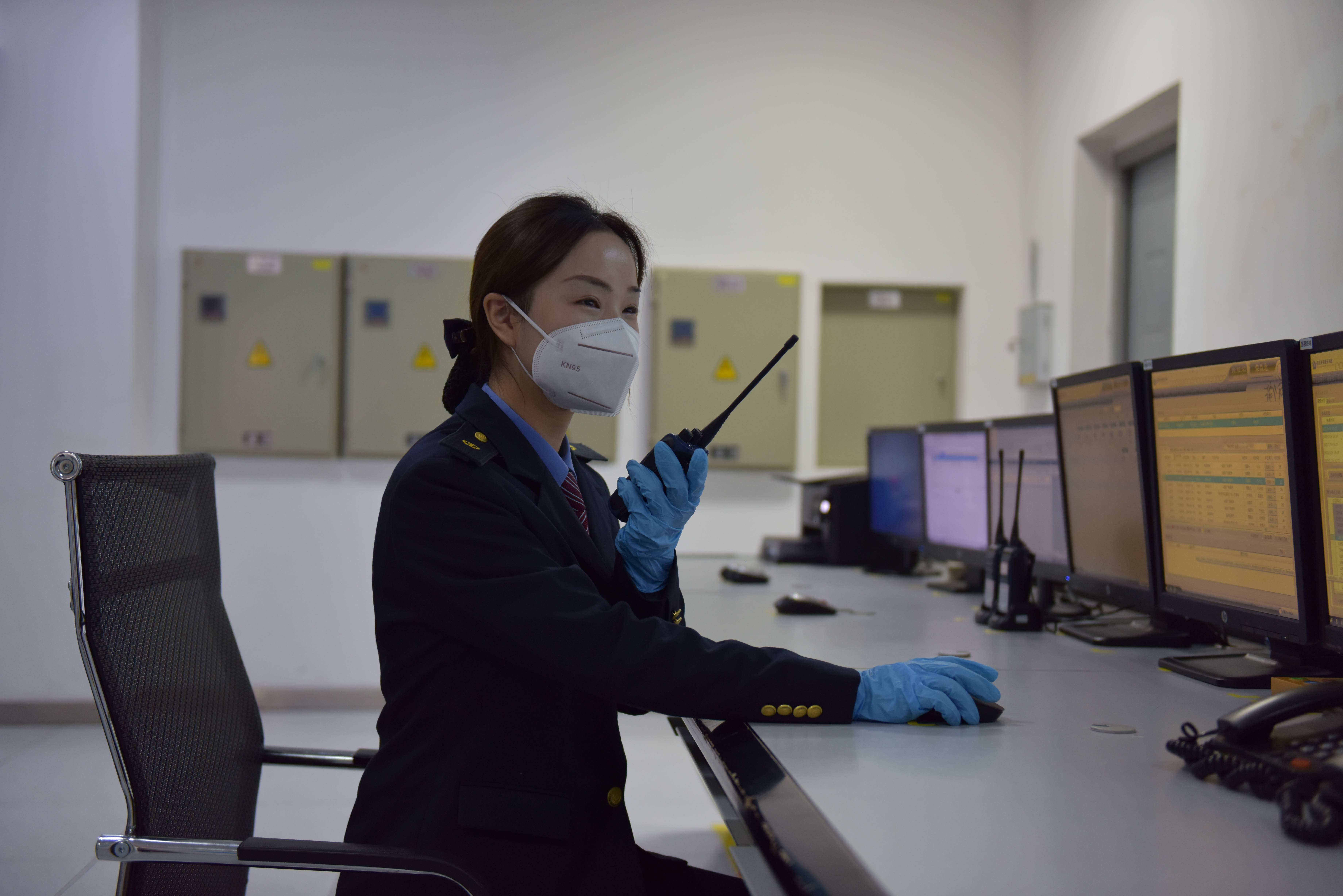 宋曹梓瀚 摄在我看来,旅客回家急迫心情表达最突显的地方就是检票口