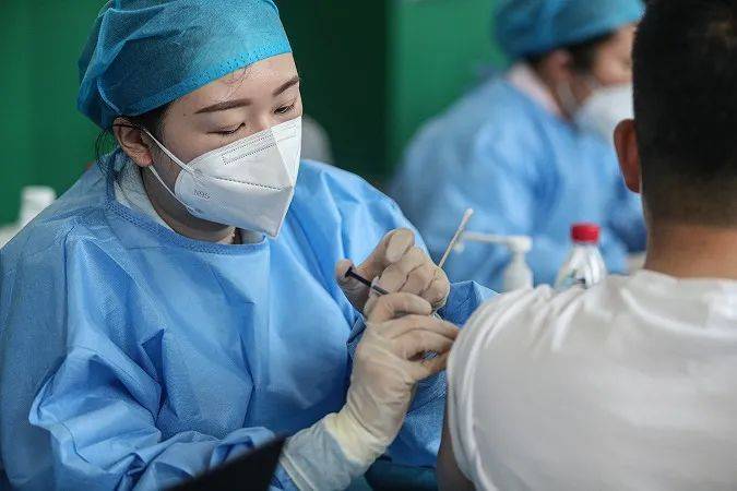 全球|2年练就疫苗「超级大厂」，中国速度助力全球抗疫
