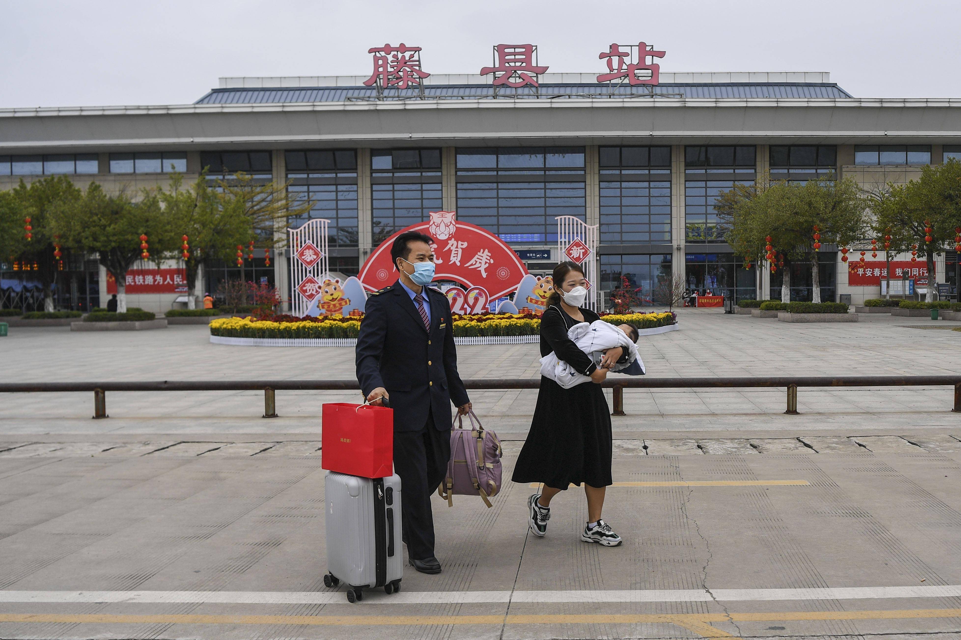 广西梧州返乡摩托大军变散兵