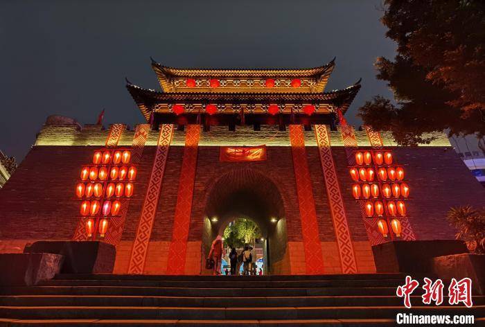 街区|广西南宁三街两巷仓西门揭幕 重现宋城国风盛景