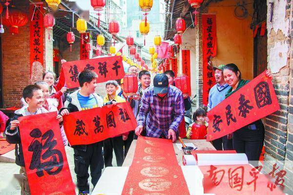 年味|舞狮子、写春联……“新年气氛组”上线，造势哪家强