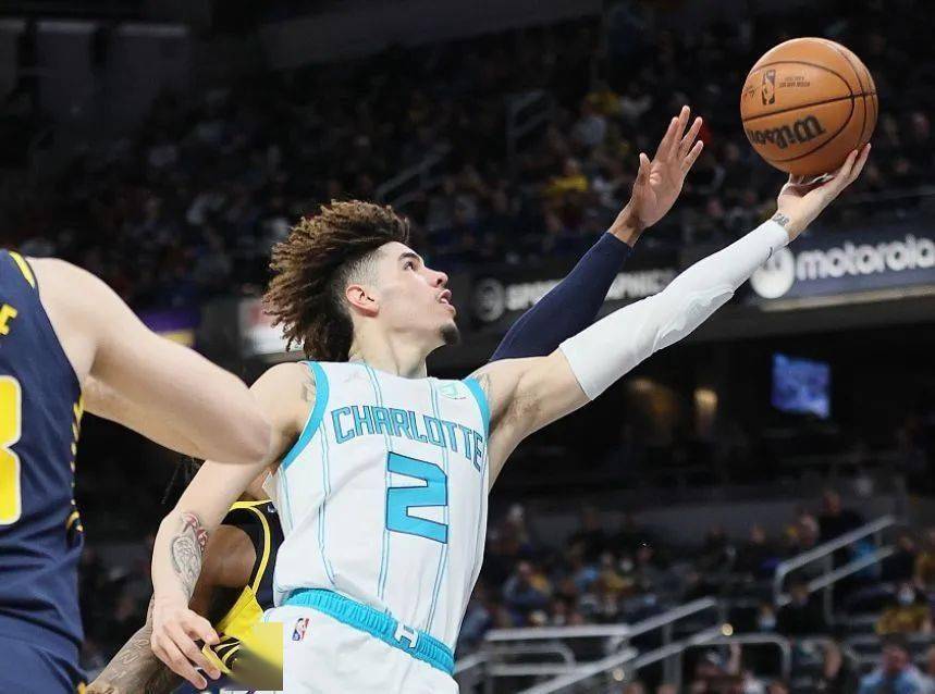 只用两个赛季成为队史最佳黄蜂之主拉梅洛鲍尔