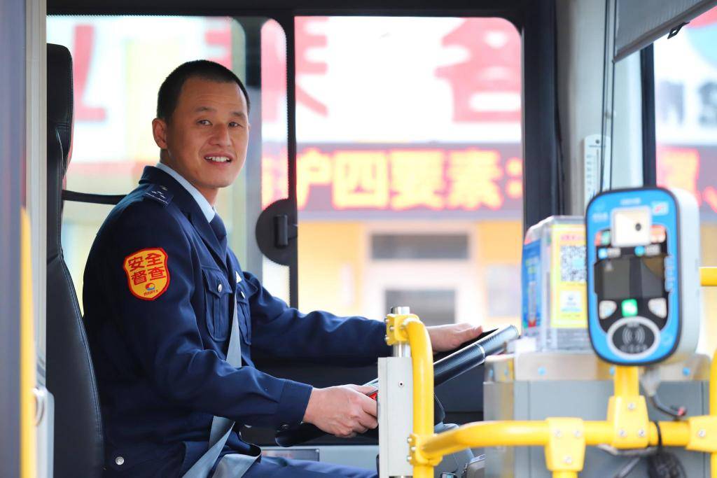 102路这名公交司机连续4年春节坚守岗位