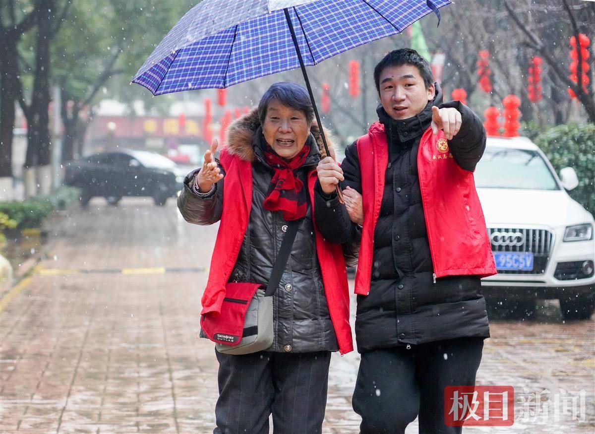 真正的硬核女性是怎样的？杭州大姐十年旅拍百万张照片_凤凰网视频_凤凰网