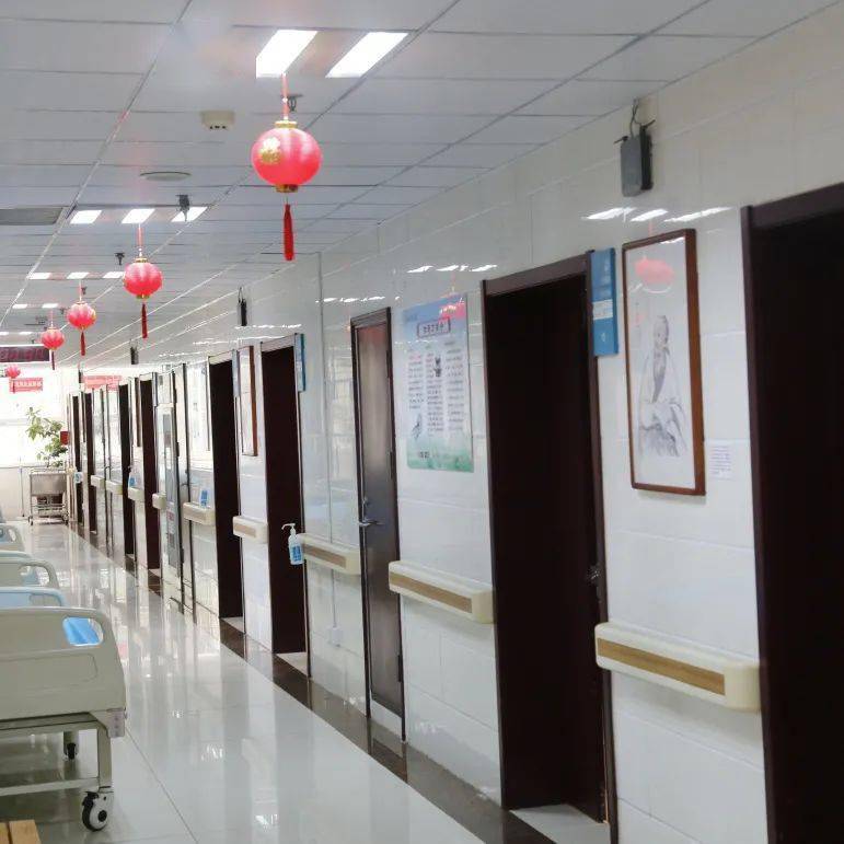 新泰市中医医院开展"迎新春 送福字 祝健康"活动