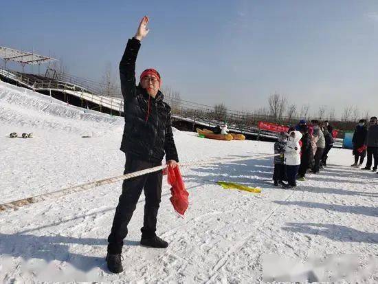 迎冬奥"主题冰雪联赛雪上项目(第一场)在竹海仙庄滑雪场拉开了赛幕