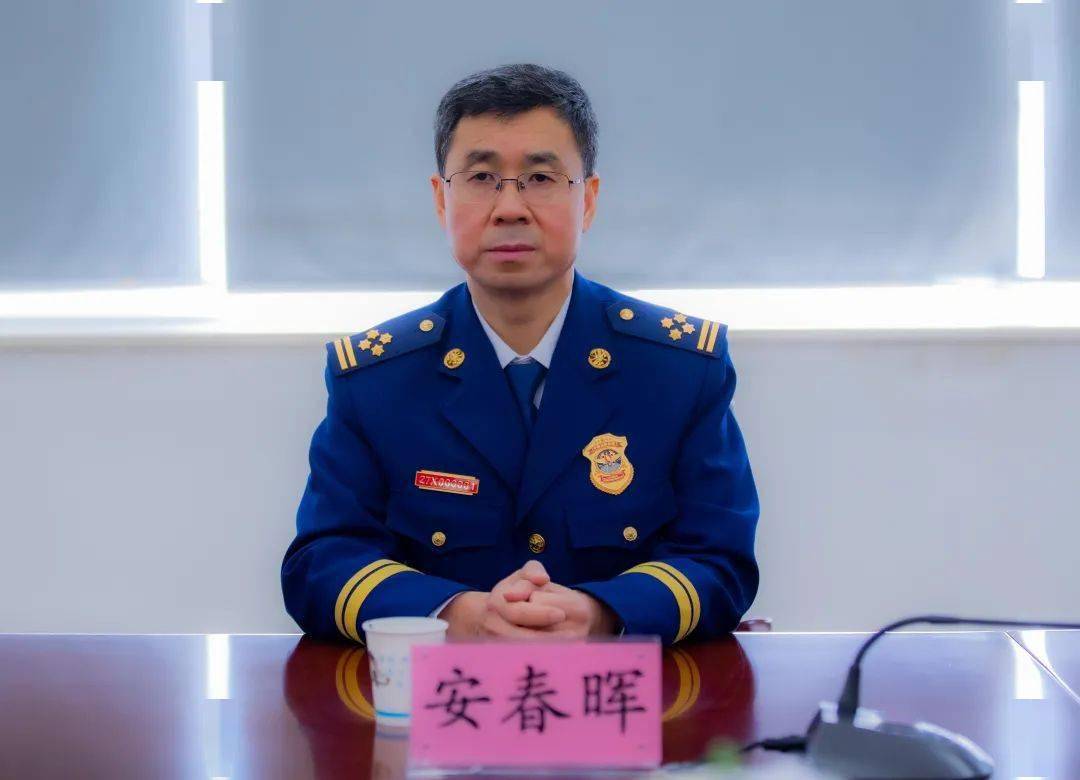 安春晖总队长,李瑞丰政委动情地说,广大烈士和因公殉职人员为陕西消防