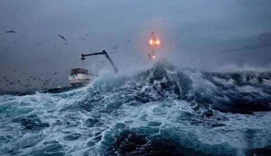 地中海等海域,南海不仅常年风高浪急,而且平均水深更是达到了4000米