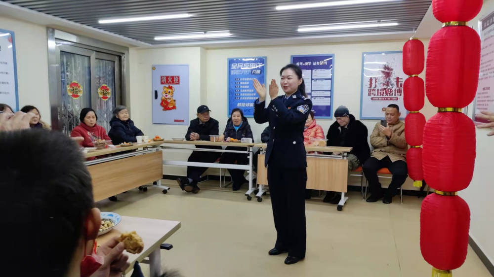 社区|全国道德模范亮相川渝春晚 重庆沙区民警登台