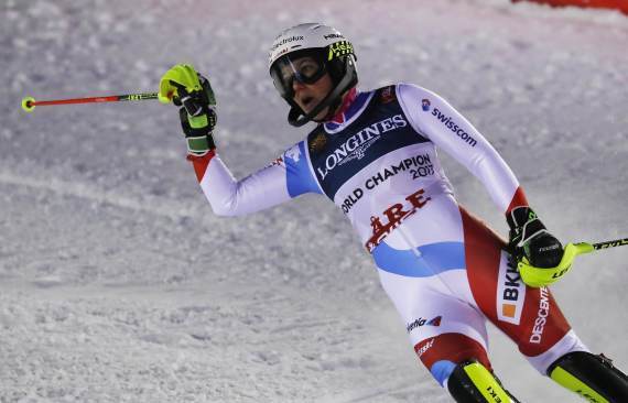 女子|北京冬奥会|“我要驾驭自己的能量”——瑞士高山滑雪运动员霍尔德纳剑指冬奥会回转冠