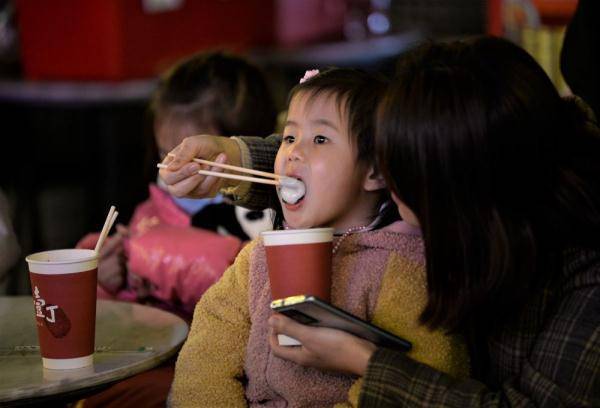 景区|成都宽窄巷子里的别样除夕