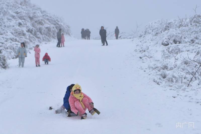 游客|贵州松桃：赏雪过大年