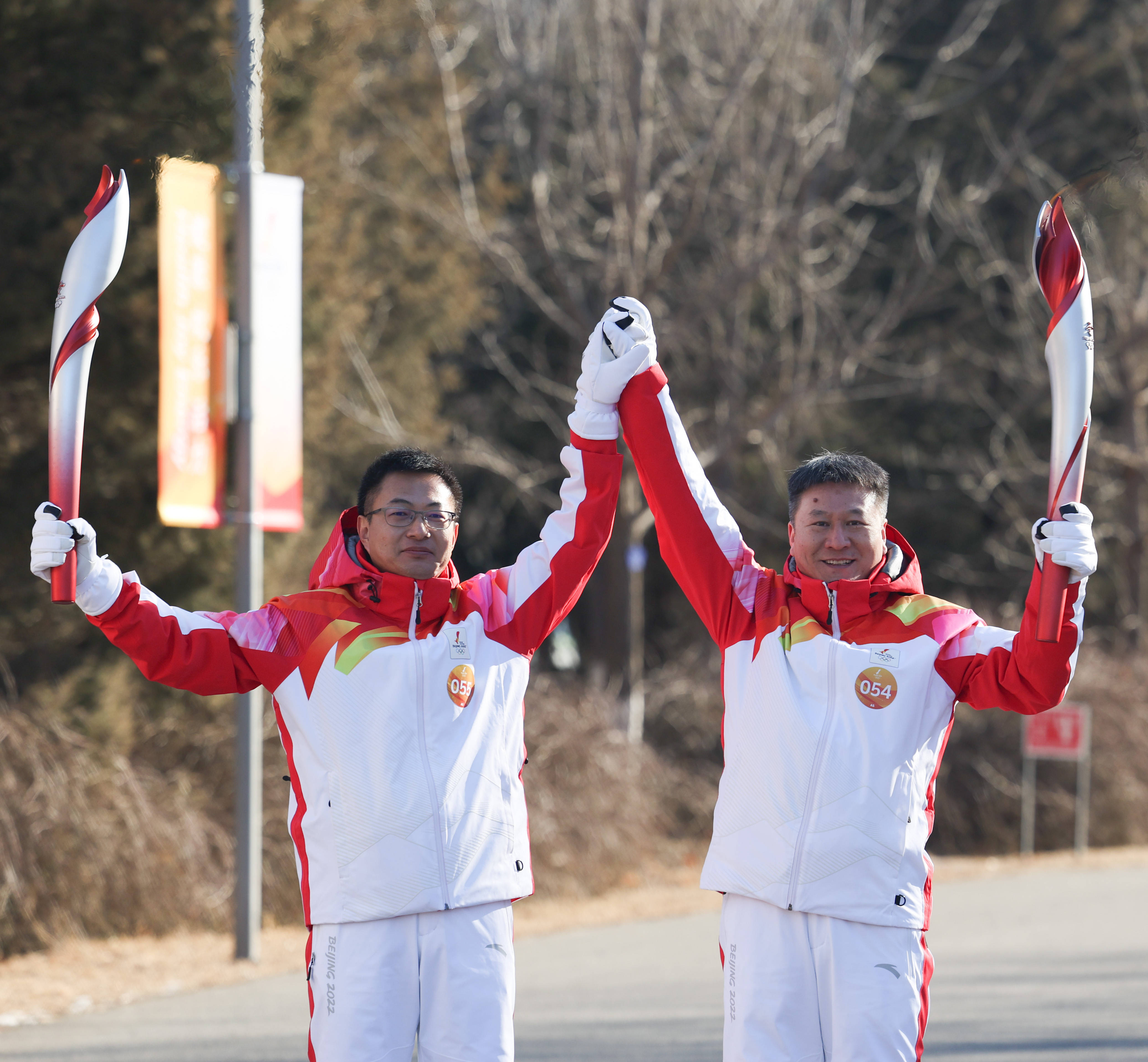 北京冬奥会火炬在奥森公园传递