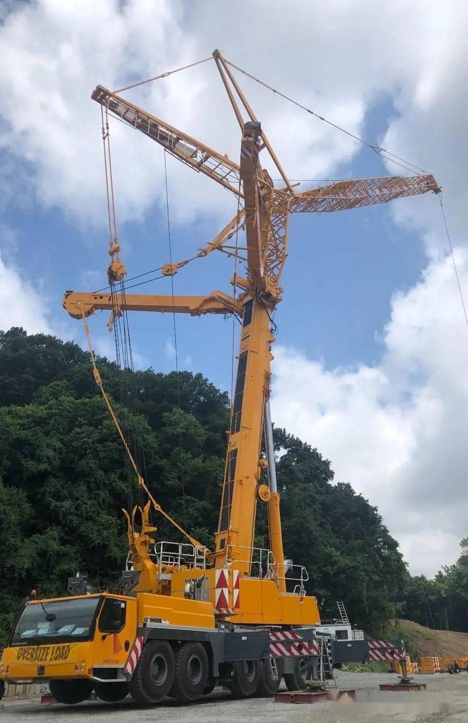 危难时刻显身手,利勃海尔 ltm1350 助力匹茨堡大桥坍塌现场救援工作