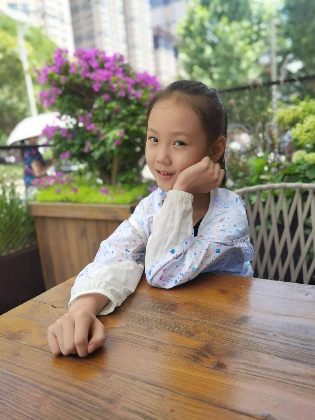 【云画廊 ▏每日一画】109班61李梓瑶《快乐长颈鹿》(610)_齐钊