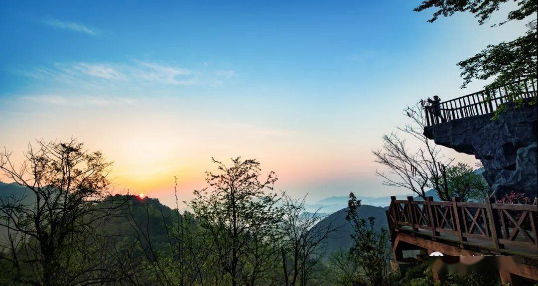虎年祈福登高虎歇坪一览虎踞龙盘之奇景