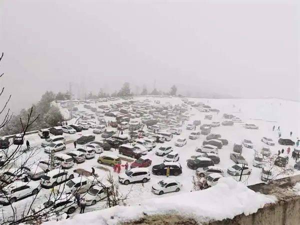 禄劝|官方紧急通报，昆明一景区突降大雪，约2000名游客滞留