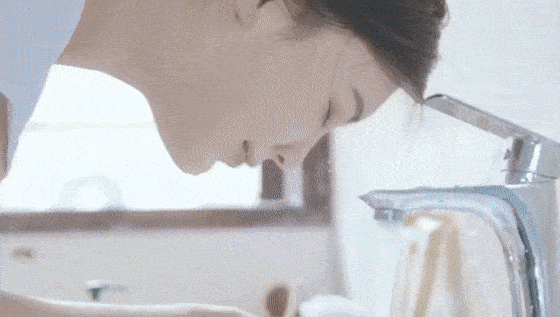 蜂巢不用洗面奶也可以把脸洗干净!用它也能搞定脸上的脏东西