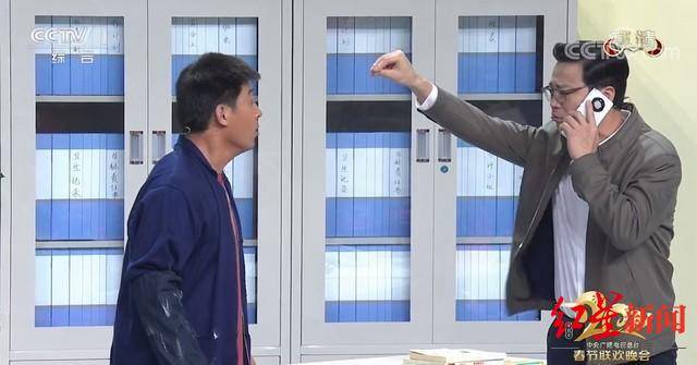 从BP机到折叠屏手机 春晚上演“手机进化史”