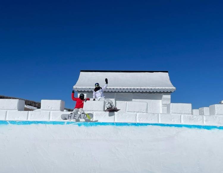 训练|疼！日本单板滑雪女将训练中摔晕场上 医疗队20分钟才将其抬走