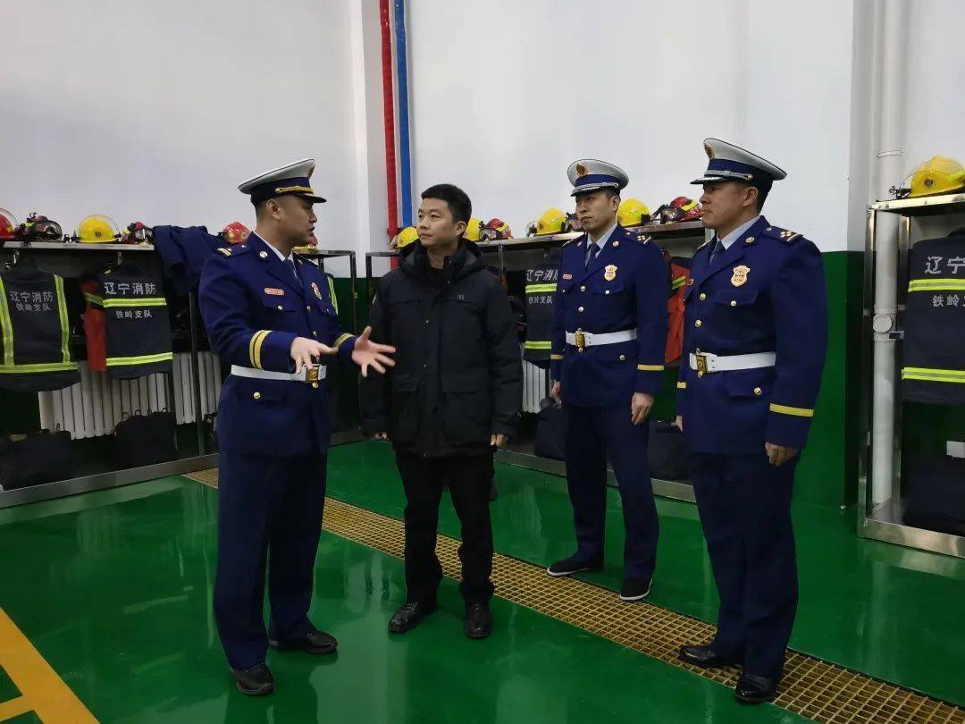 银州区区委副书记区长张大伟深入银州区消防救援大队看望全体消防救援