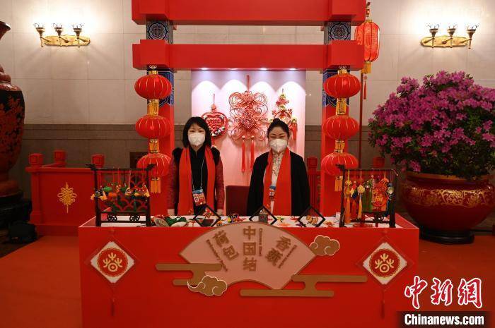 在人民大会堂逛 庙会 中式 待客之道 欢迎冬奥贵宾 冰墩 中国 面塑