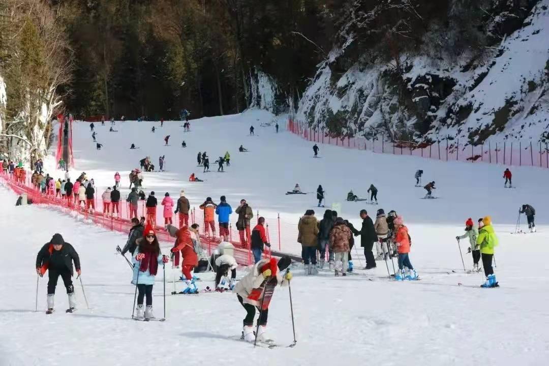 景区|助力北京冬奥会 5万余游客在理县体验冰雪运动