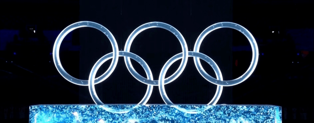 五,贯穿始终的雪花整个开幕式最用心的地方当属全程都有雪花标示