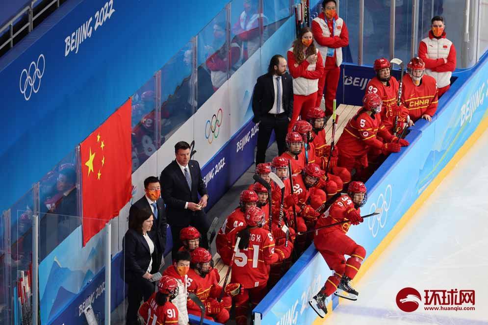 女子冰球小组赛中国队战胜日本队