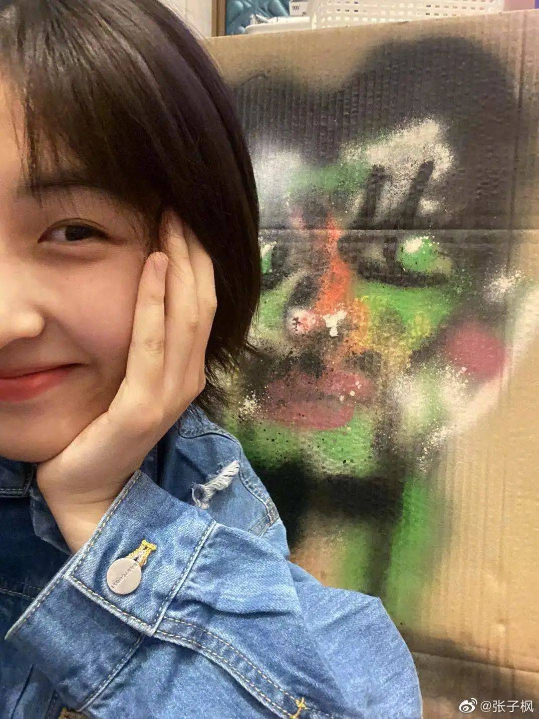 餐巾纸美女身后从没有杂乱的背景！刘令姿张子枫教你绝美柔光术