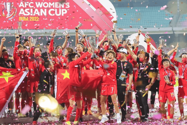 恭喜女足夺得亚洲杯冠军男足被喊话请继续努力