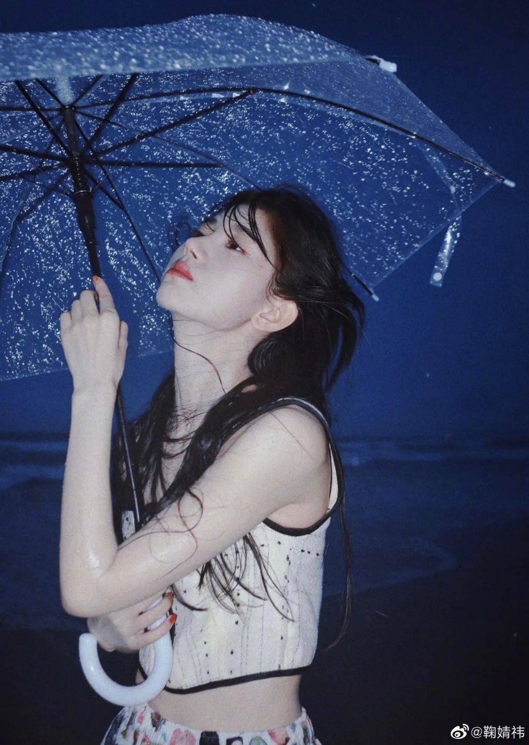 餐巾纸美女身后从没有杂乱的背景！刘令姿张子枫教你绝美柔光术
