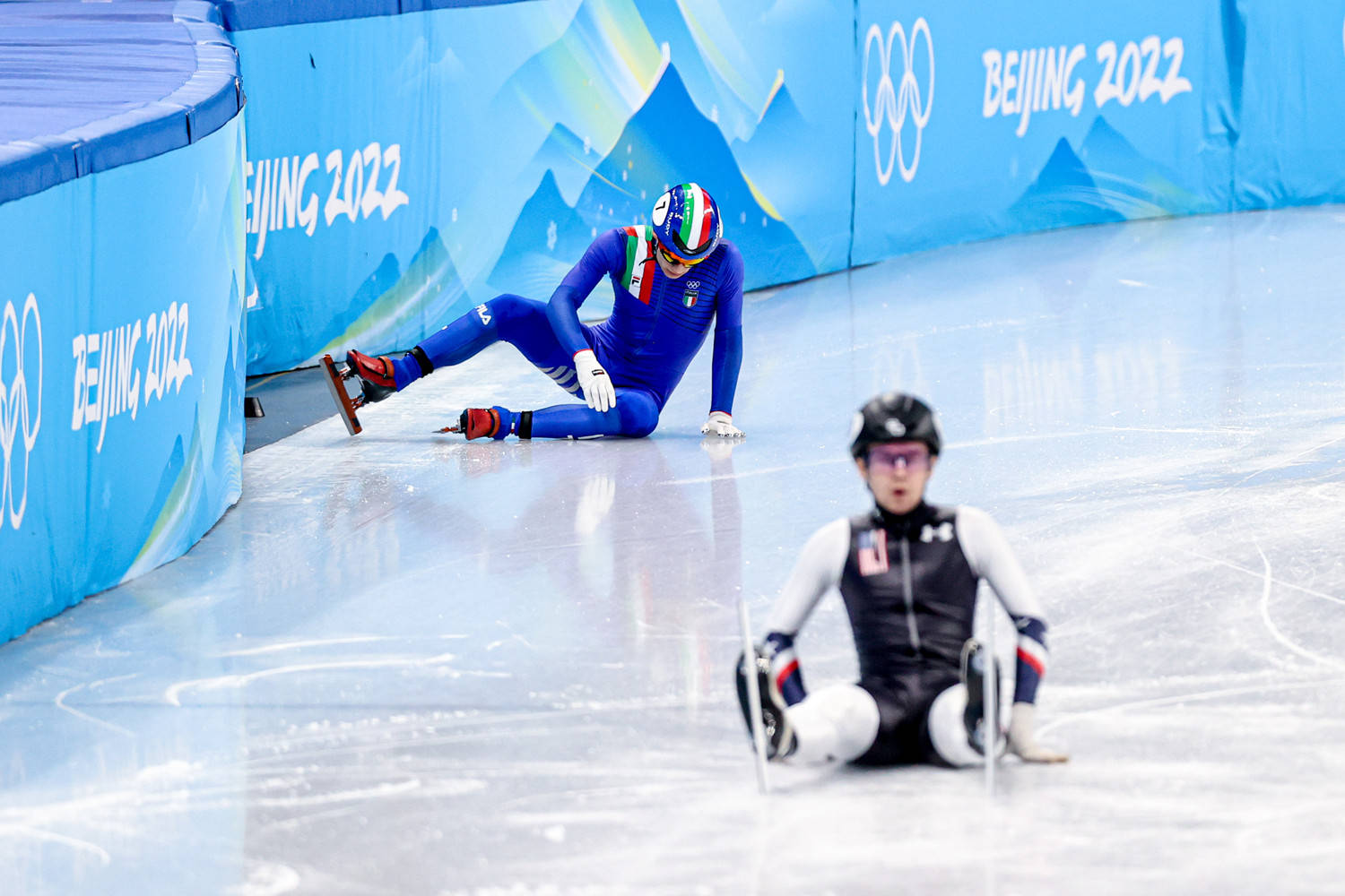 场上犯规黄牌频现 短道速滑犯规究竟该怎么判断 比赛 滑行 裁判