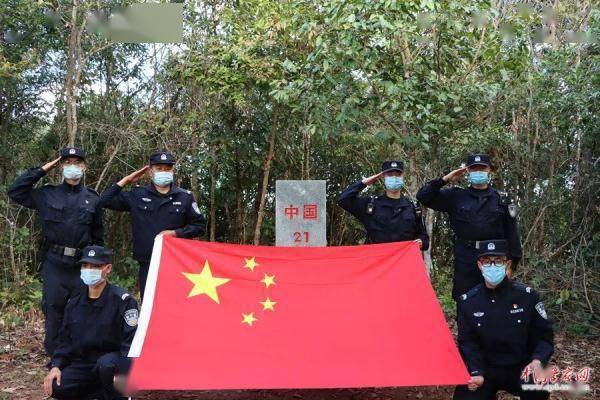 民警冒着危险徒步一小时，就是为了给界碑描上“中国红”！