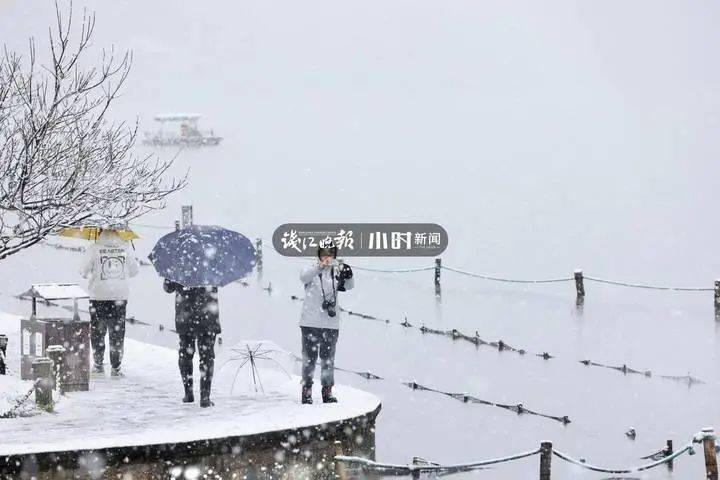 今天杭州人刷屏的“鹅毛大雪”，只是小到中雪？并非十年未见？真相来了
