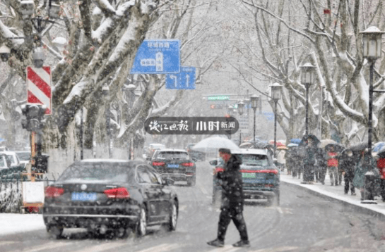今天杭州人刷屏的“鹅毛大雪”，只是小到中雪？并非十年未见？真相来了