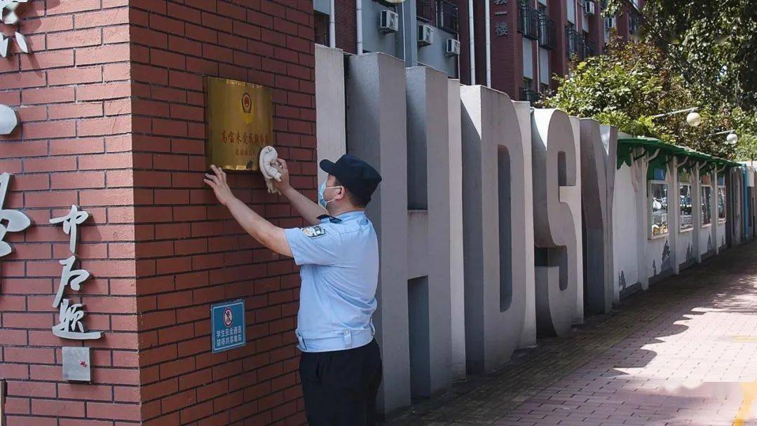 北京警察做客央视向幸福出发节目为爱而歌