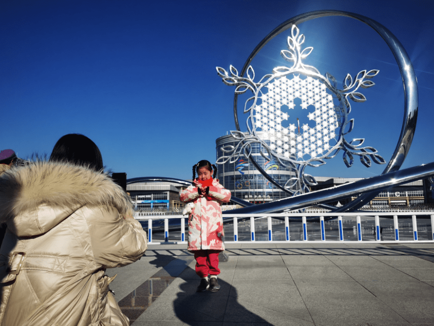 梦幻|太梦幻了！冬奥延庆赛区火炬台“长城之光”引众多市民打卡