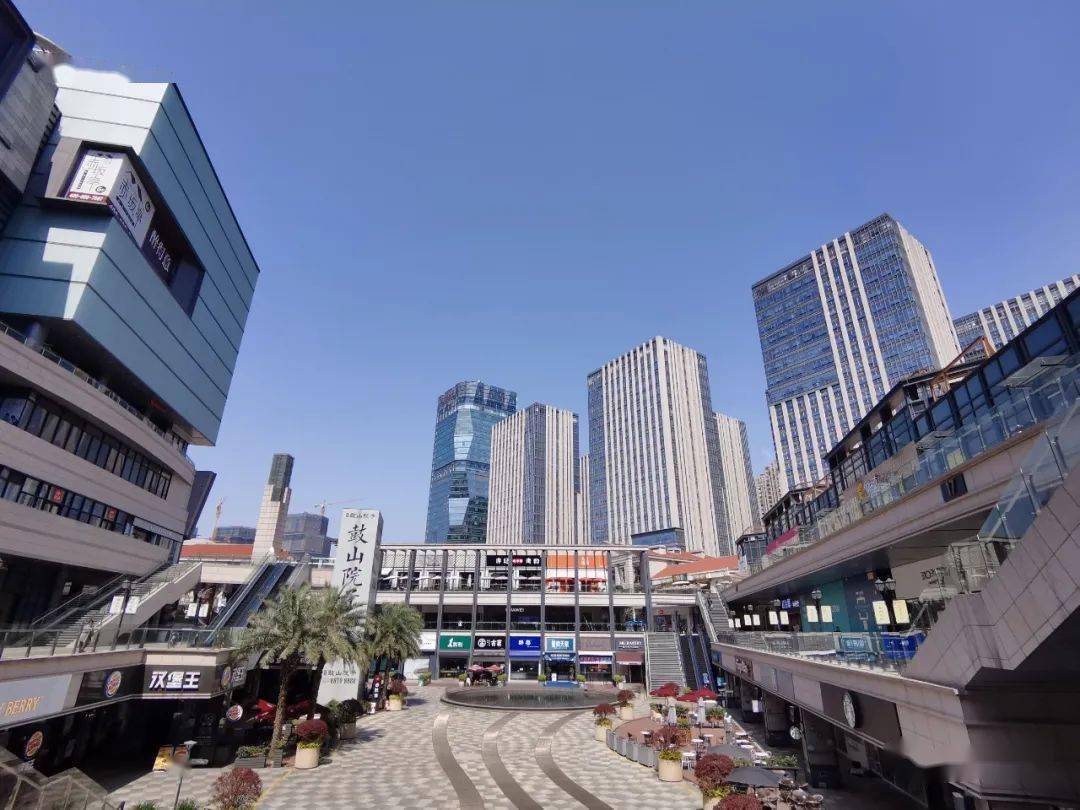 商点水摄2015年,东二环泰禾广场腾空出世,直接刷新福州城市综合体的