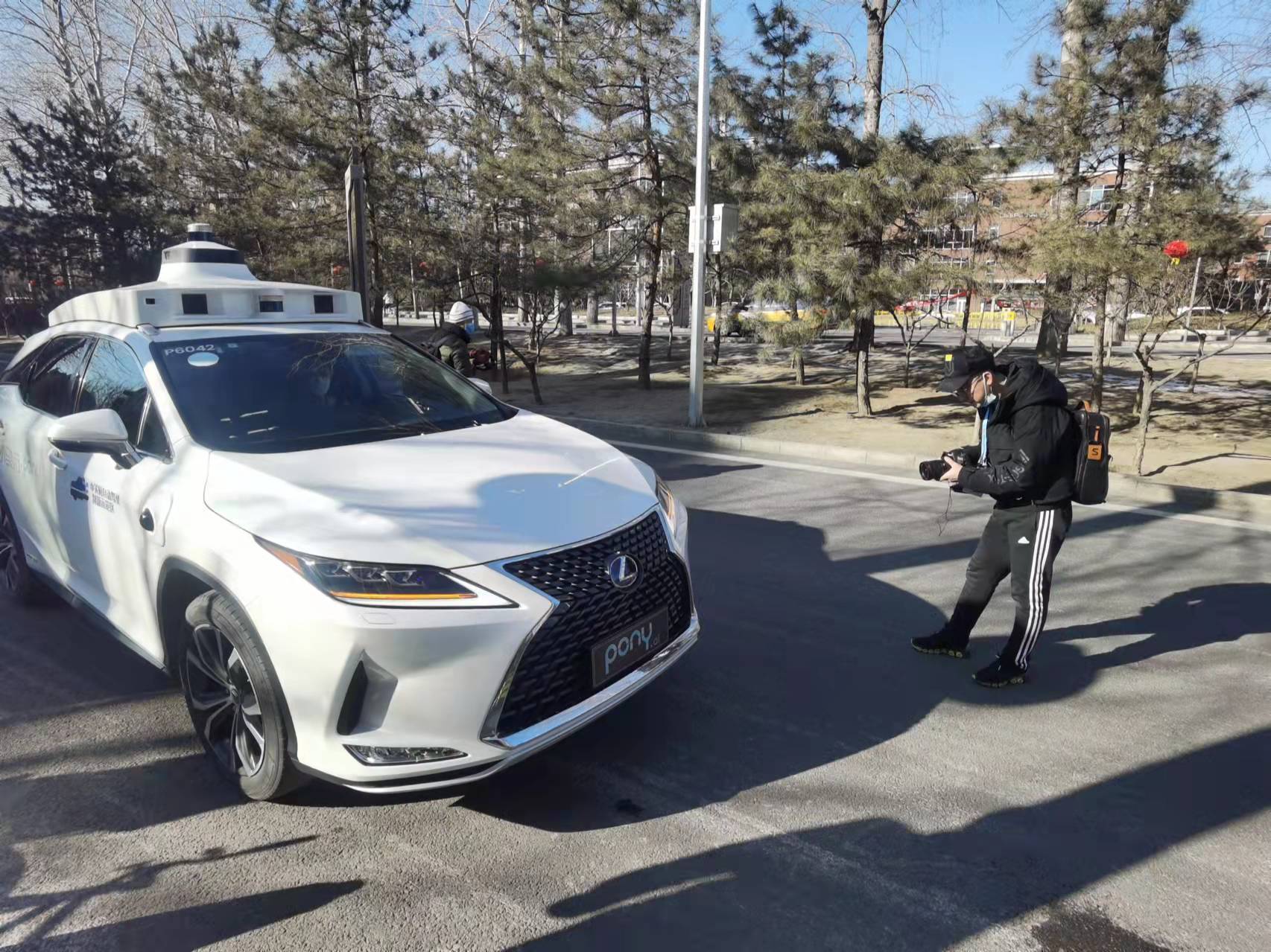 中外记者点赞中关村自动驾驶：“可能比有人驾驶水平还高”