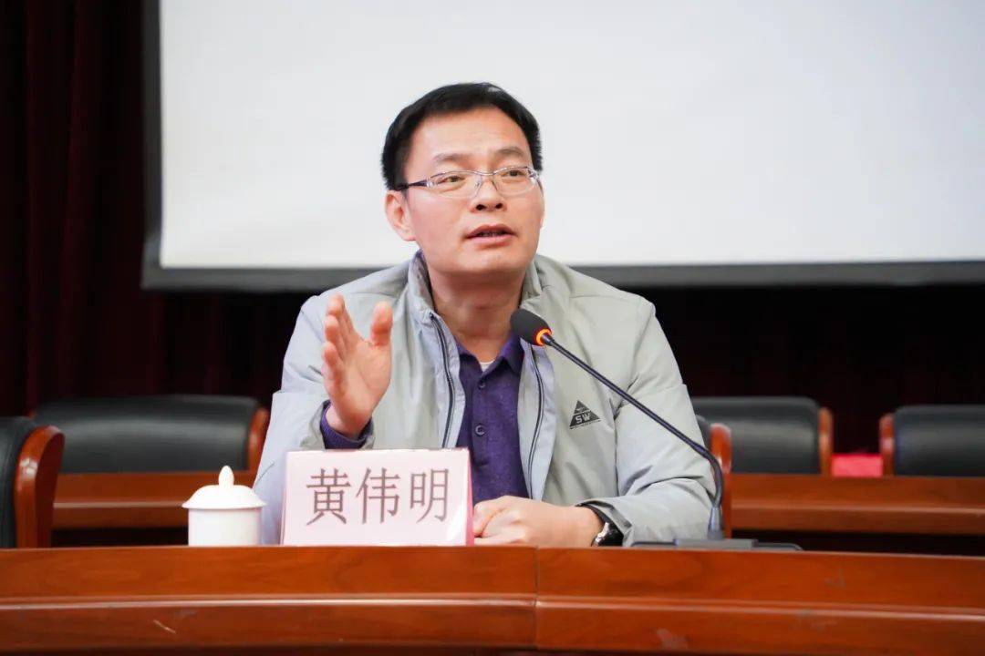 里水镇党委书记黄伟明强调,每一个中层干部都要善于运用量化的手段印