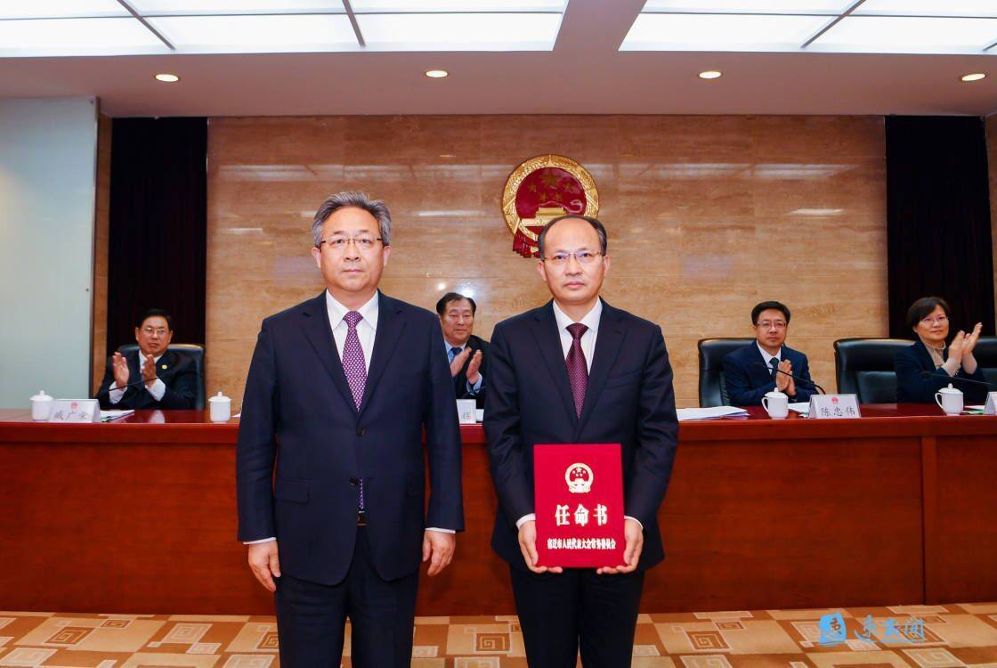 宿迁市五届人大常委会召开第三十五次会议_同志_市人大常委会_任命书