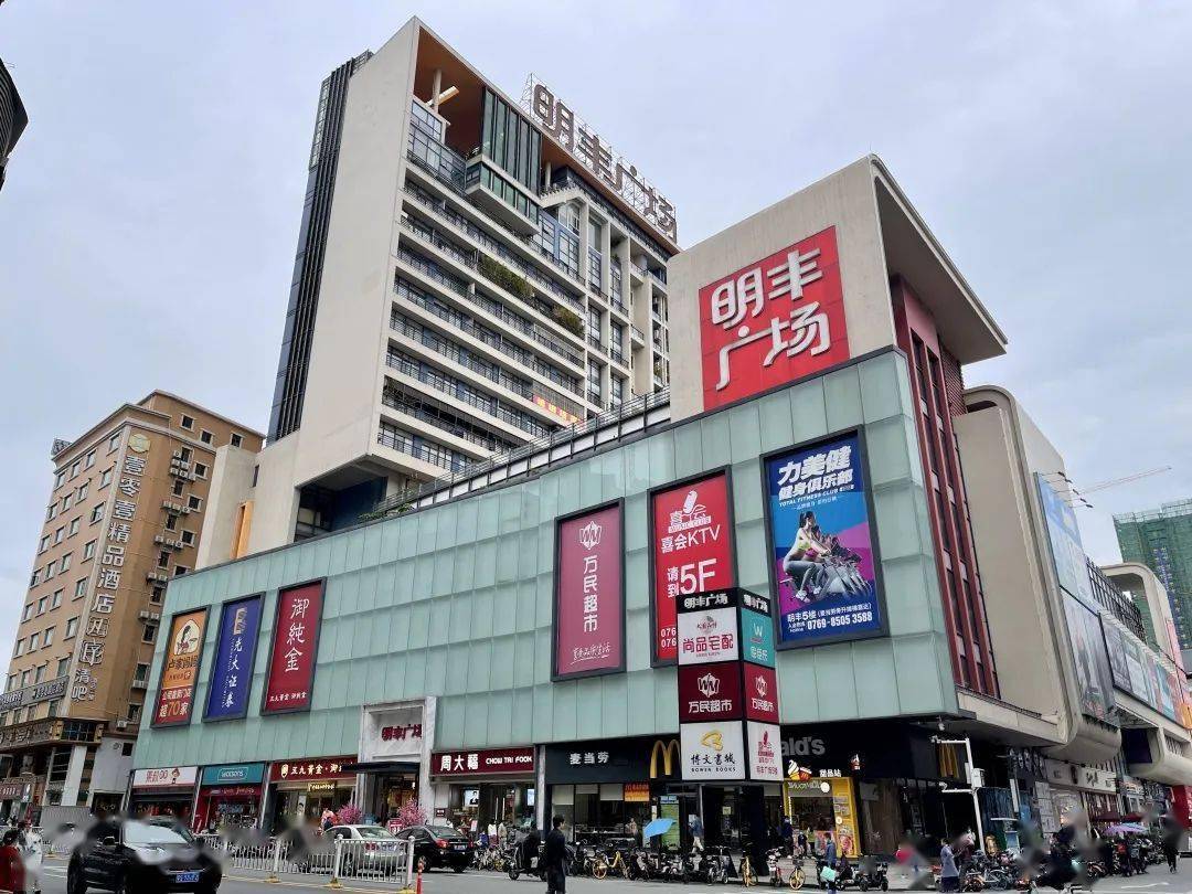 明丰商场,大润发超市,永辉超市,华润万家等大型商超企业纷纷设置年货