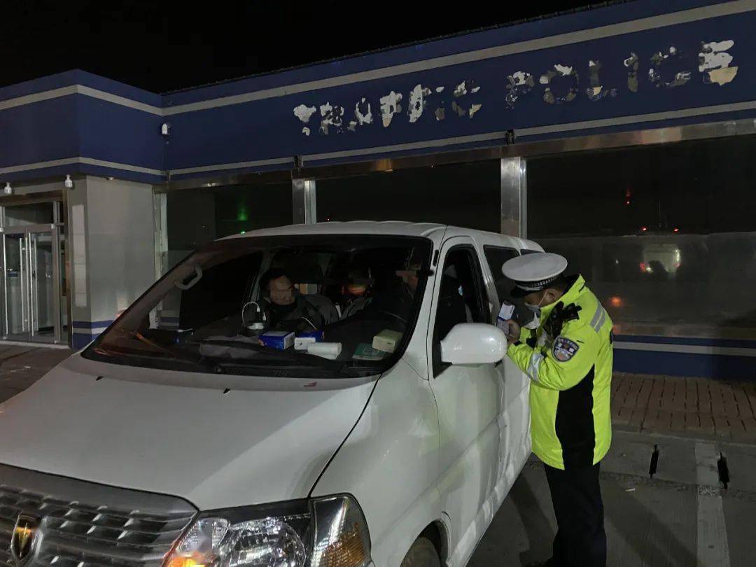 6座面包车塞了11人 罚了 车辆 德州 故障